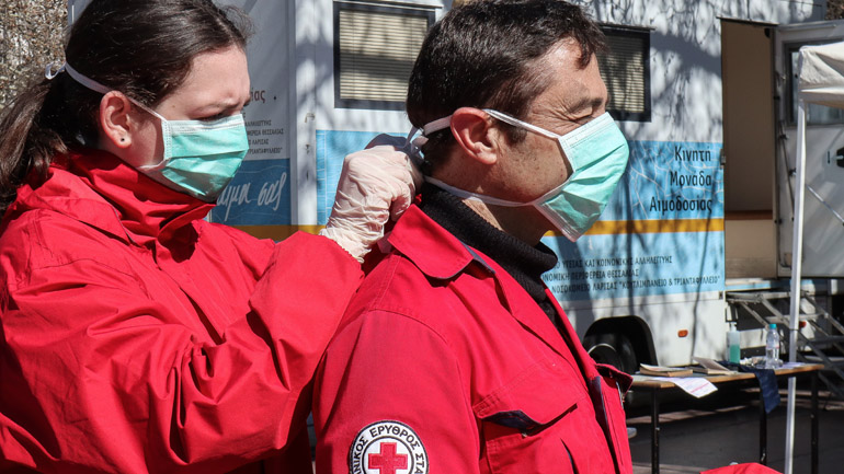 Ο Ελληνικός Ερυθρός Σταυρός πρόσφερε τρόφιμα στον Δήμο Βύρωνα για τις ευάλωτες κοινωνικές ομάδες